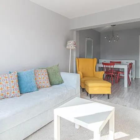 Flat Within Short Driving Distance To Bebek Coast