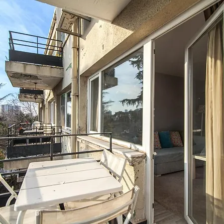 Flat Within Short Driving Distance To Bebek Coast Apartamento