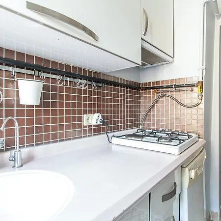 Flat Within Short Driving Distance To Bebek Coast
